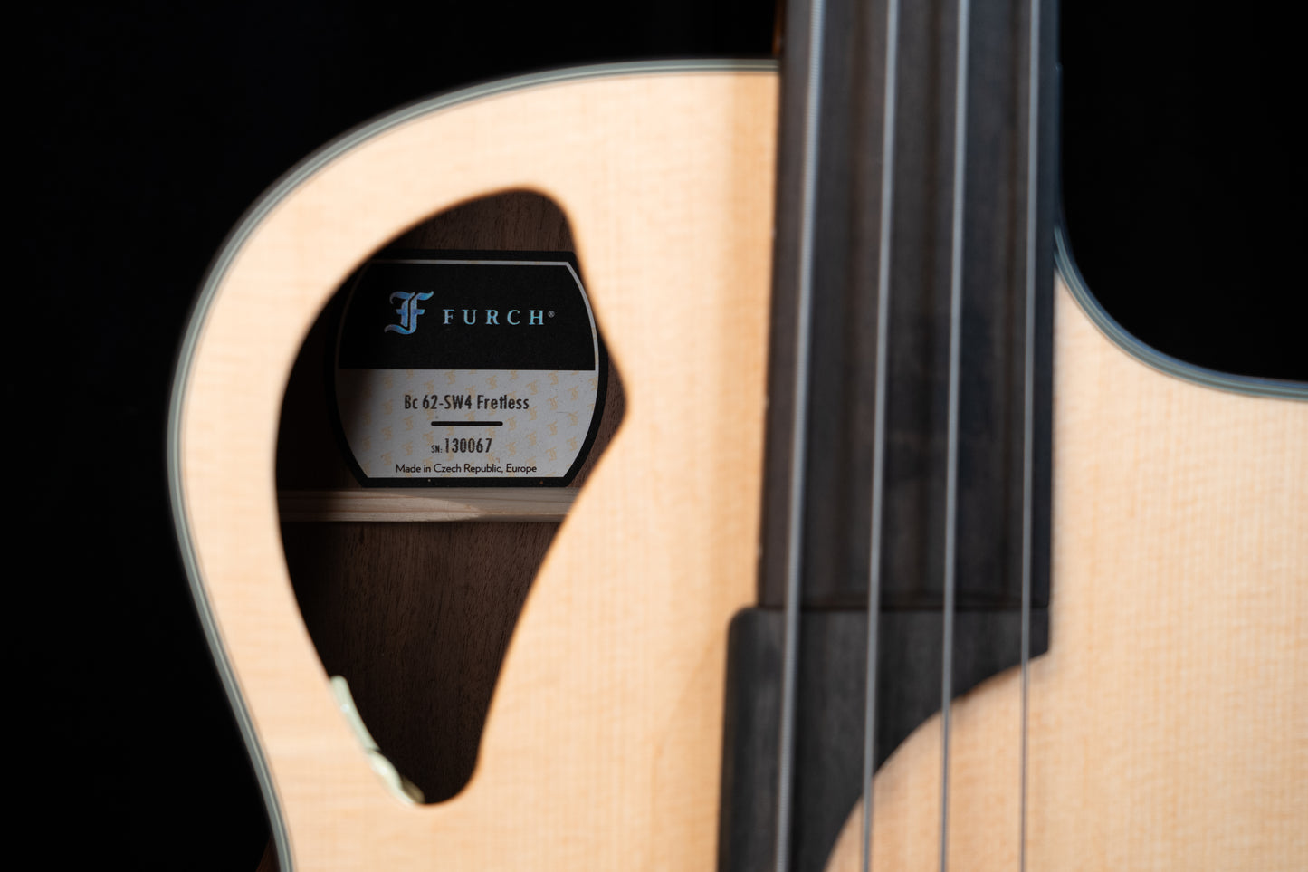 Furch Bc 62-SW 4 FR Sitka/Walnut Fretless! Baggs Anthem SL