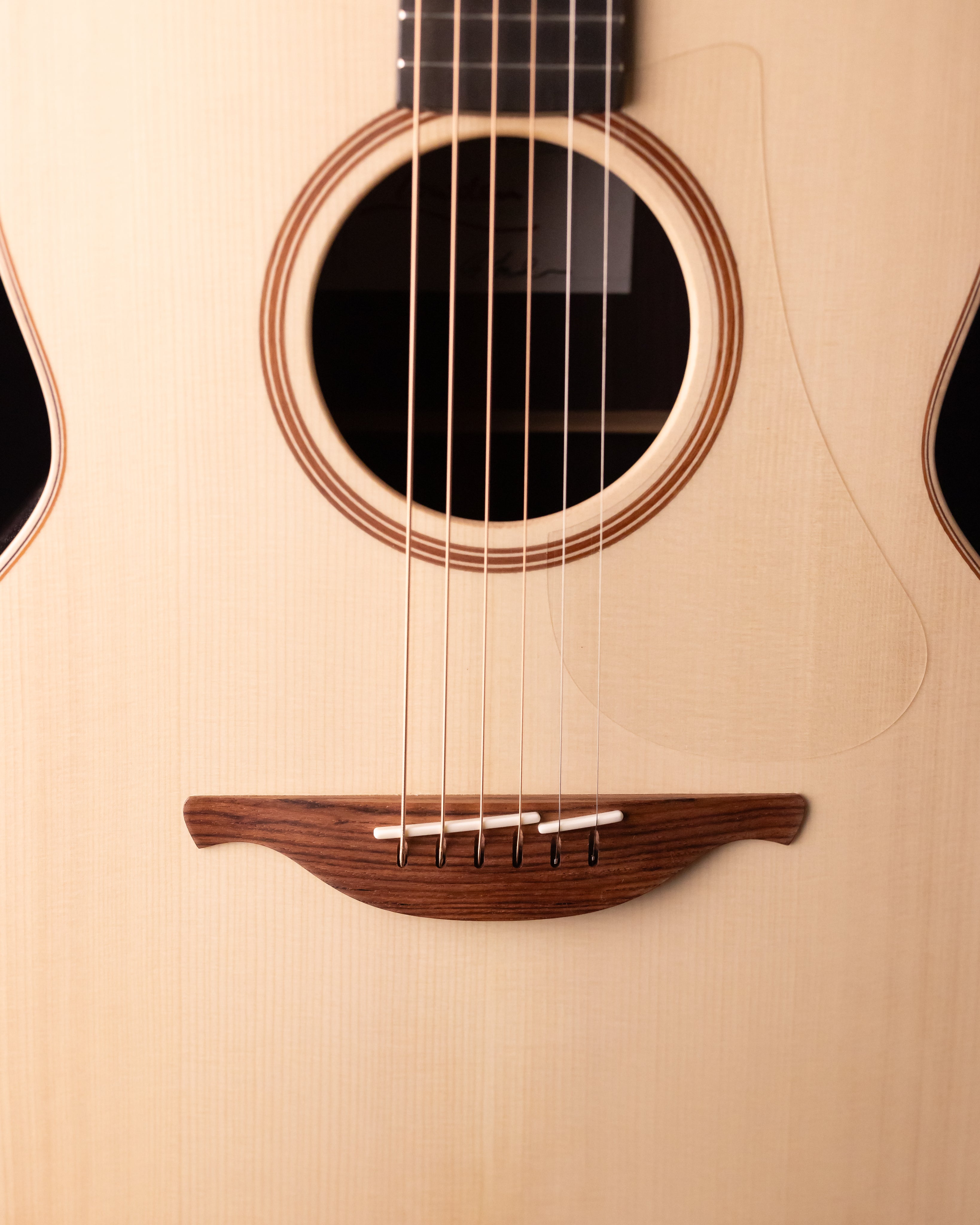 Lowden F-32+ Adirondack / Rosewood – The Fretted Buffalo