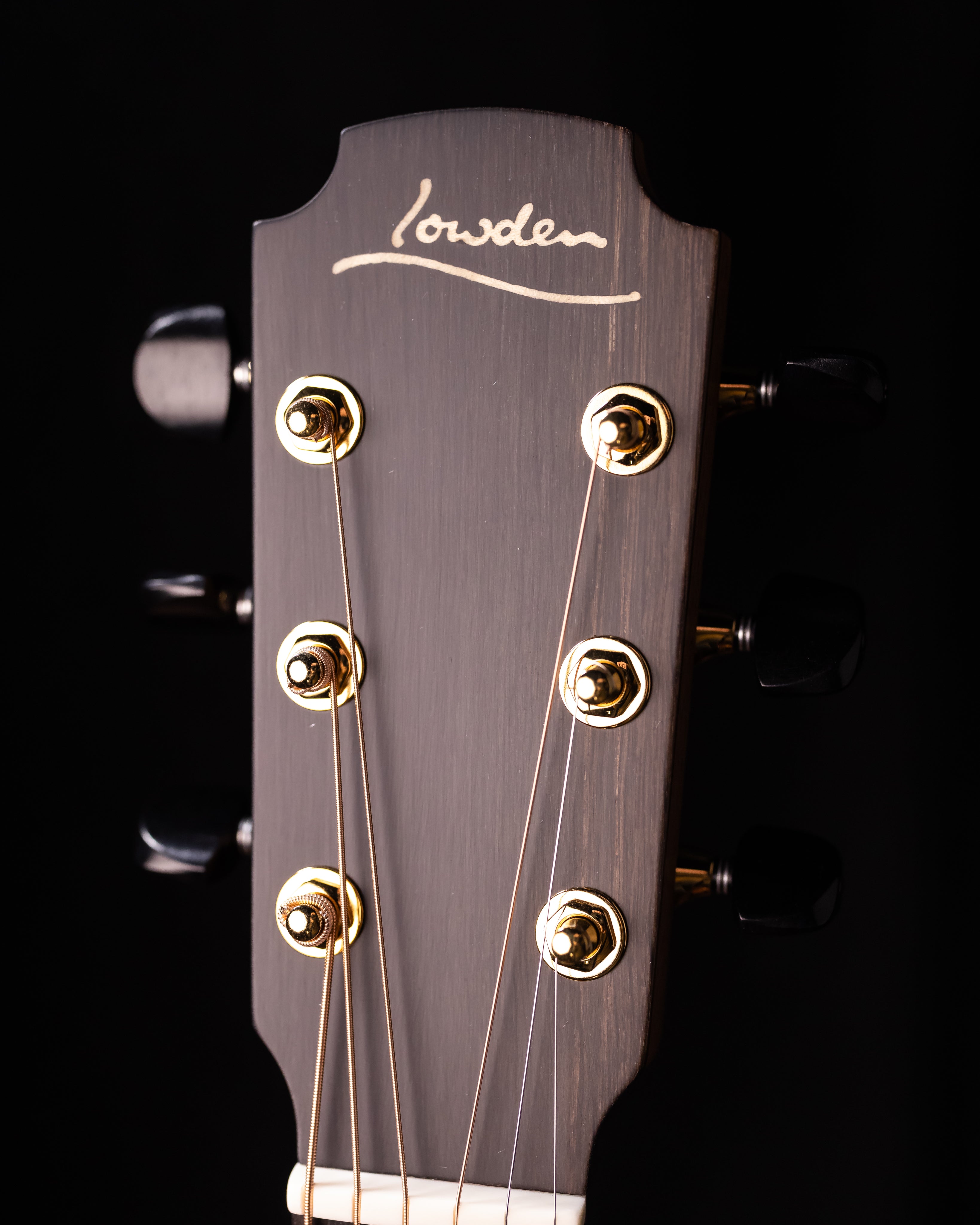 Lowden F-32+ Adirondack / Rosewood – The Fretted Buffalo