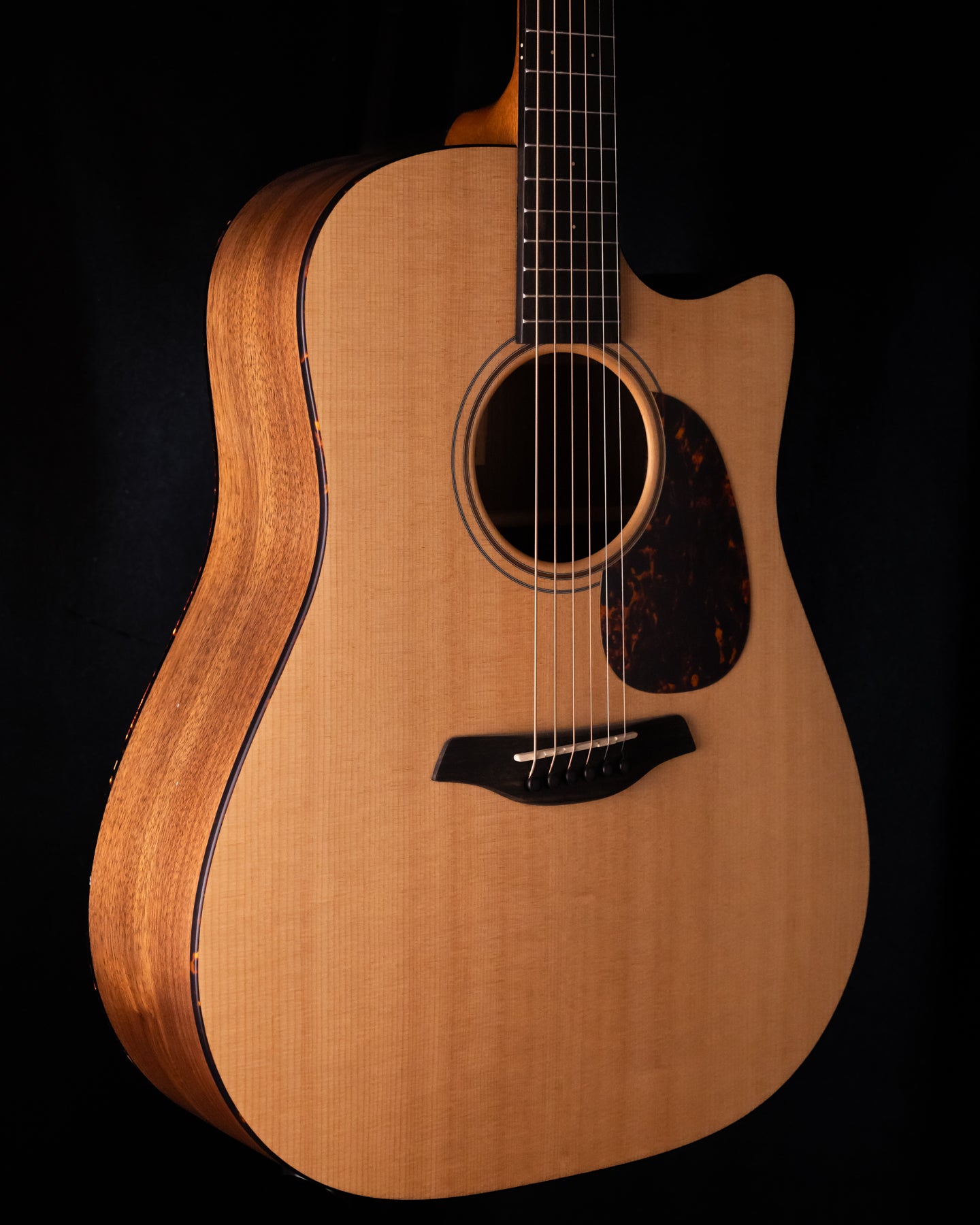 Furch Blue Series Dreadnaught Cutaway Dc-SW Sitka Spruce / Walnut