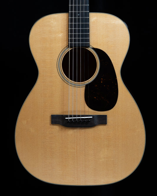 Martin Standard Series 00-18