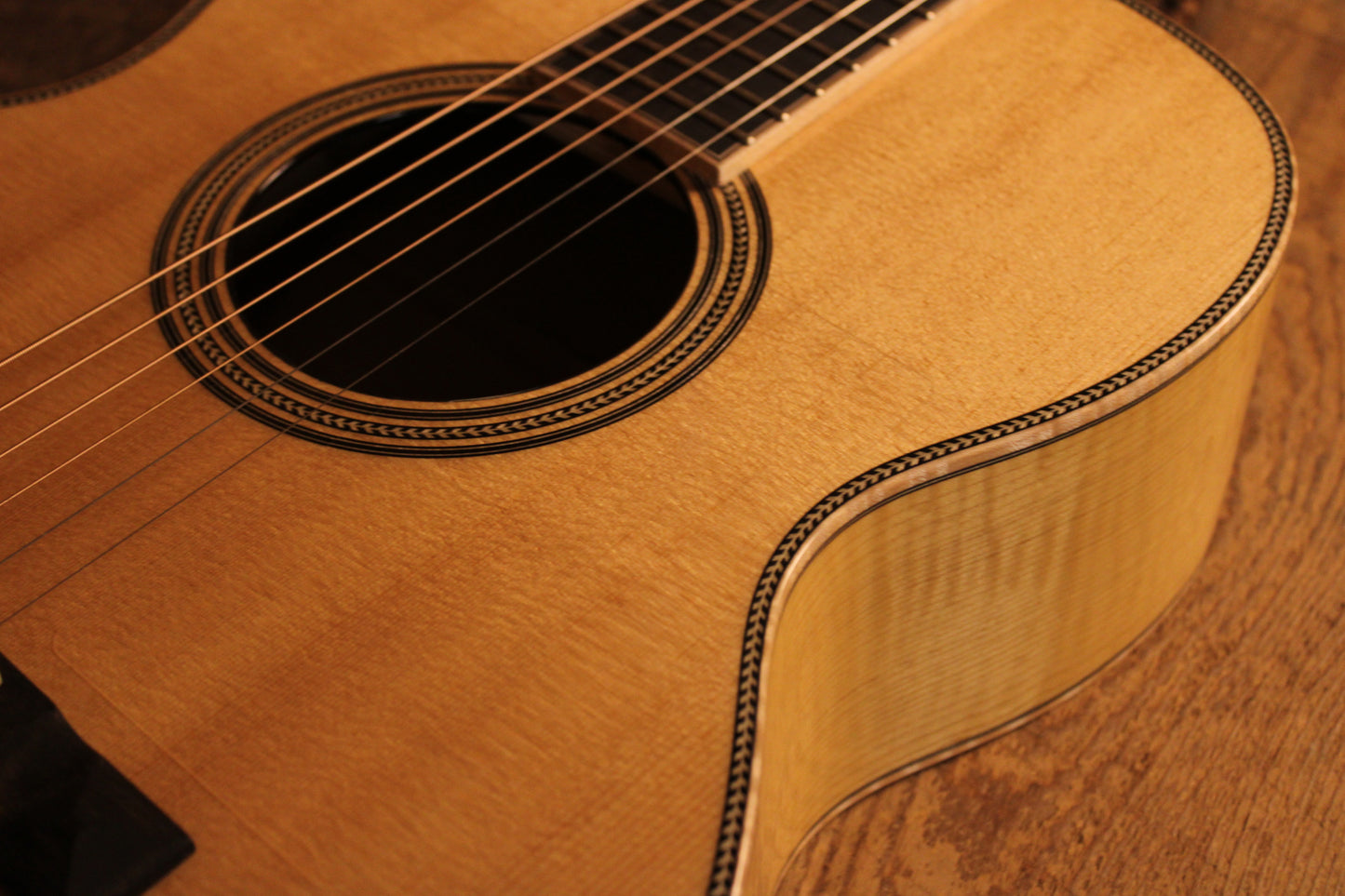 Hozen Red Label 12 Fret 00 "Golden Era" Torrefied Sitka/Flamed Maple