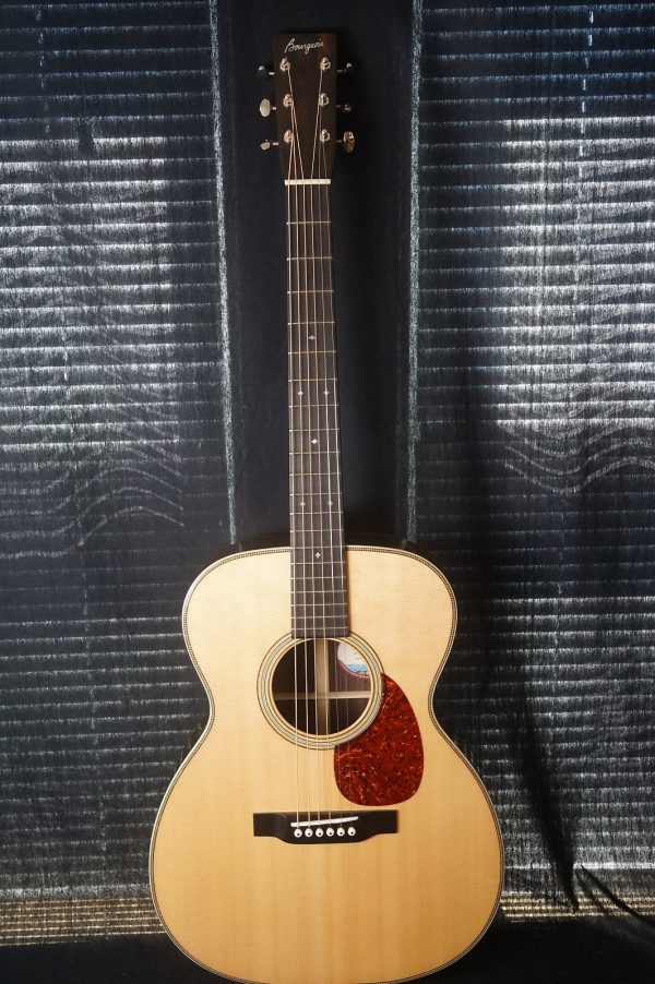 Bourgeois OM Touchstone Vintage /TS w/Sitka Spruce Top & Indian Rosewood Back / Sides - Front Full